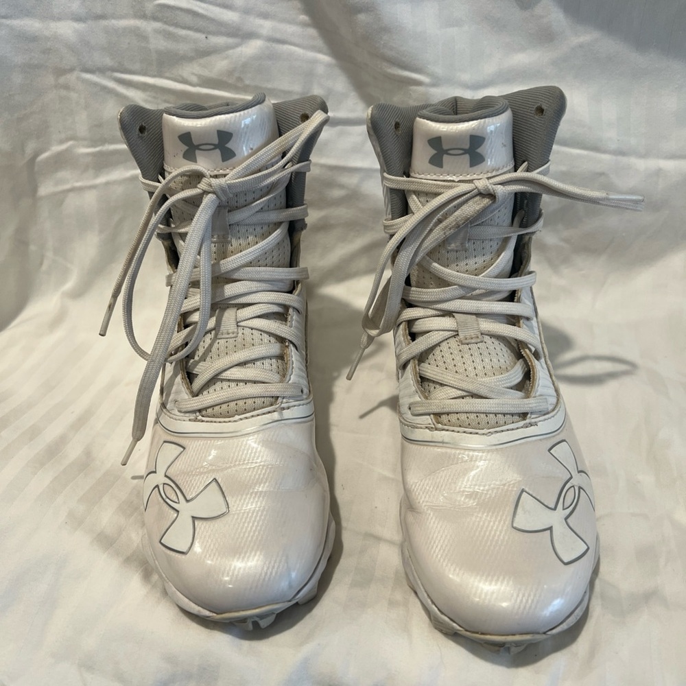 Under Armour High Top Highlight MC Football shoes Cleats White Youth Size 4.5